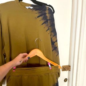 Joy Lab set size M EUC green sweatshirt and shorts set